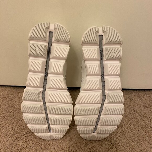 NWOT On Cloudpulse Sneakers - Picture 4 of 4